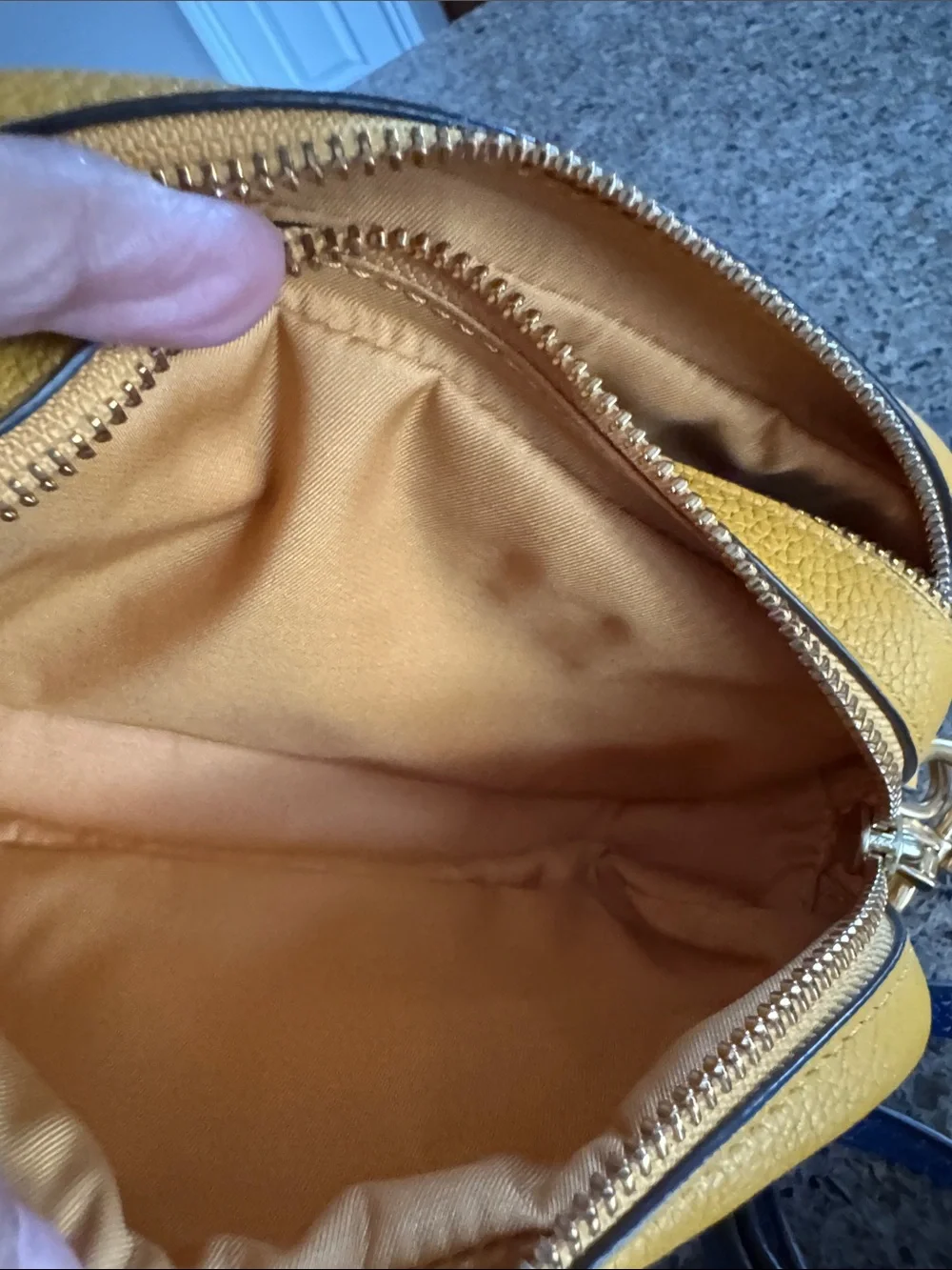 💛Tory Burch 🌻Pebbled Leather Logo Camera Bag - Yellow
